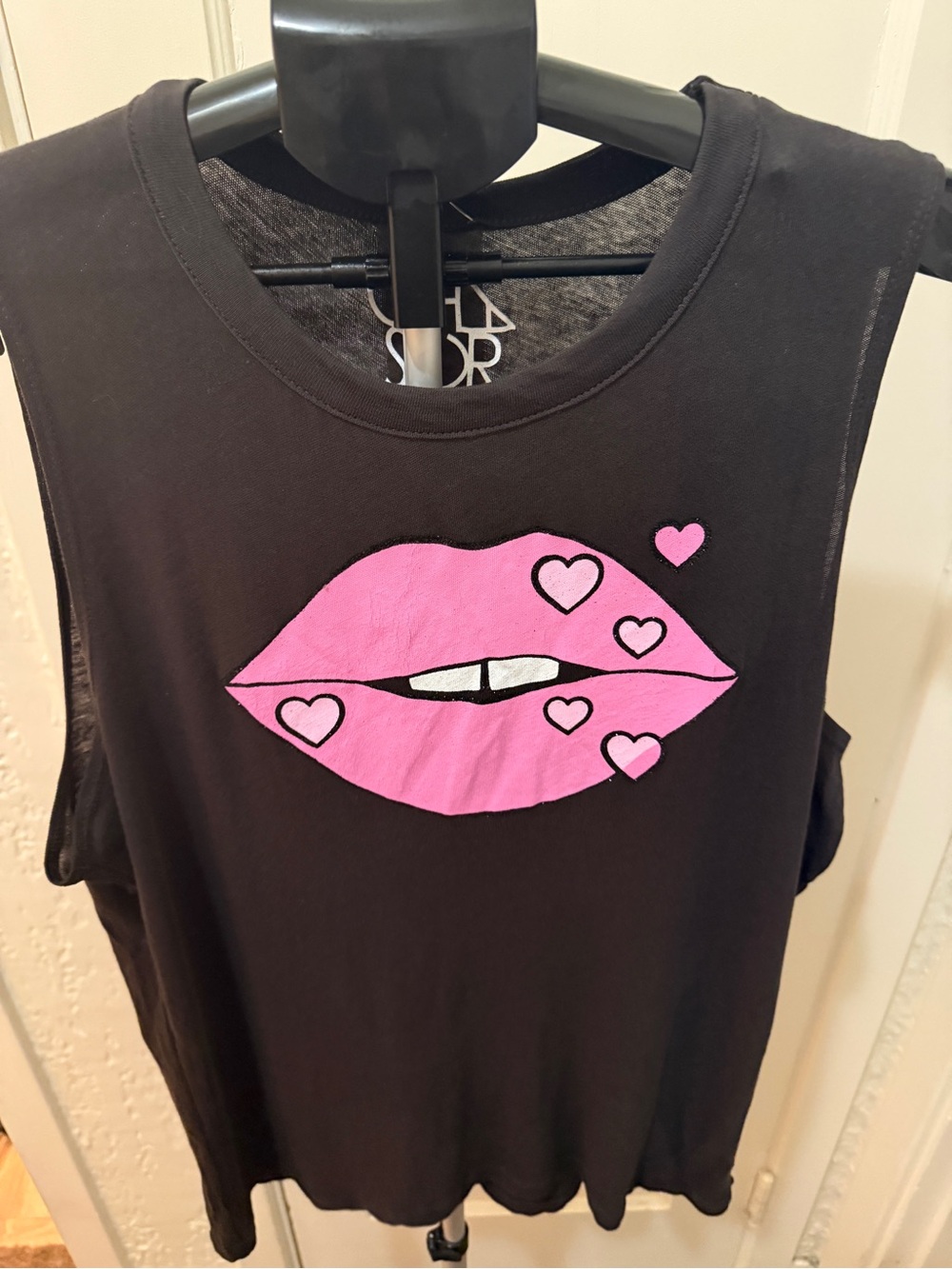 Chaser by evereve Women’s Graphic Tank Top with Pink Lips